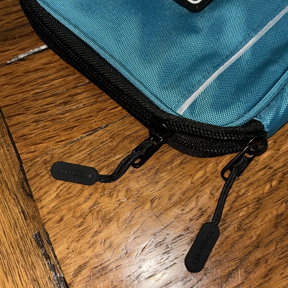 Bagsmart Tech Cable Organizer card game holder - Picture 7 of 10